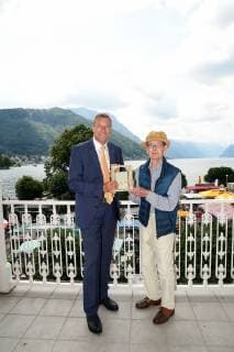 Altenburg Award Ceremony at the Salzkammergut Festwochen Gmunden 2019 to the Director of the Sparkasse Gmunden, Gerd Thalhammer This picture shows the Director Gerd Thalhammer of the Sparkasse Gmunden and the manufacturer of the Altenburg Ceramics Award, Franz Josef Altenburg 2019 Altenburg Award Ceremony at the Salzkammergut Festwochen Gmunden 2019 to the Director of the Sparkasse Gmunden, Gerd Thalhammer