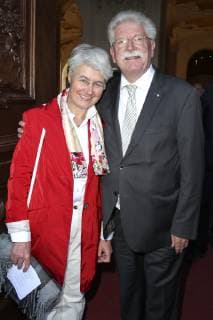 Martin Zeil mit Ehefrau Barbara Daumiller-Zeil beim Sommerempfang des Bayerischen Landtags auf Schloss Schleißheim. Oberschleißheim, 16.07.2019 *** Martin Zeil with wife Barbara Daumiller Zeil at the summer reception of the Bavarian Parliament at Schleißheim Castle Oberschleißheim, 16 07 2019 Foto:xF.xGulottax xFuturexImage