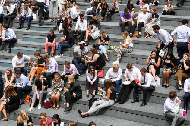 July 17, 2019 - London, UK, UK - London, UK. City workers and tourists enjoy the warm weather near Tower Bridge at lunchtime. The hot weather continues in the UK, according to the Met Office, rain is forecast across the country during the next few days. London UK  - ZUMAl94_ 20190717_zaf_l94_048 Copyright: xDinendraxHariax