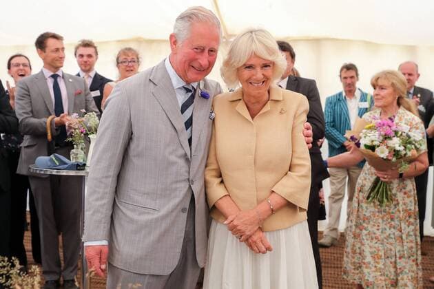 Entertainment Bilder des Tages . 17 07 2019. Simonsbath, United Kingdom. Camilla, Duchess of Cornwall is sung Happy Birthday by Prince Charles, Prince of Wales and the crowds gathered at the National Parks Big Picnic celebration in honour of all 15 of the UKs National Parks.  xPoolx xi-Imagesx IIM-19933-0023