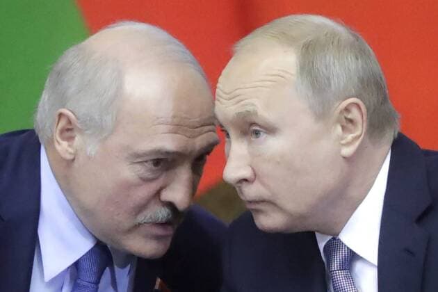 News Bilder des Tages ST PETERSBURG, RUSSIA - JULY 18, 2019: Belarus President Alexander Lukashenko (L) and Russia s President Vladimir Putin attend a plenary meeting at the 6th Belarus-Russia Forum of Regions, Tauride Palace. Mikhail Metzel TASS  TS0B386D
