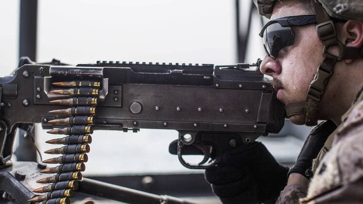 US-Marineeinheiten in Straße von Hormus am Persischen Golf July 18, 2019, Strait Of Hormuz: In a photo provided by the U.S. Marine Corps, U.S. Marine Corps Lance Cpl. ADRIAN HANNABRADLEY, a machine gunner with Kilo Company, Battalion Landing Team 3 5, 11th Marine Expeditionary Unit, provides security with an M240B machine gun during a strait transit aboard the amphibious assault ship USS Boxer. Iran announced it has captured a British Oil tanker intensifying tensions in the Strait of Hormuz waterway. Strait Of Hormuz Strait of Hormuz  - ZUMA8-15 20190719_int_z03_002 Copyright: xLancexCpl.xDaltonxSwanbeckx