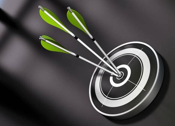  3 gren arrows hitting the center of a black target, concept of partnership over a black background  Copyright: xOlivier-Le-Moalx Panthermedia05970663