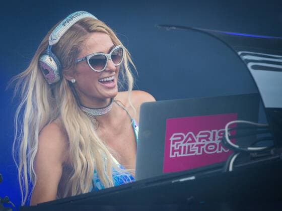 Entertainment Bilder des Tages Paris Hilton pictured during her DJ set at the Lotus-Stage, hosted by Smash the House label from Dimitri Vegas & Like Mike, at the day 3 of the Tomorrowland music festival, Sunday 21 July 2019. The 15th edition of Tomorrowland electronic music festival takes place at the De Schorre terrain in Boom from 19 to 21 July 2017 and from 26 to 28 July 2018.  DAVIDxPINTENS 05631756