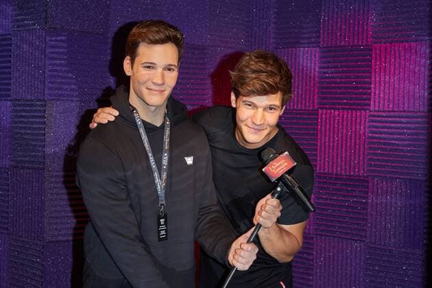 Entertainment Themen der Woche KW30 Wincent Weiss (r.) und seine Wachsfigur - Einweihung seiner Wachsfigur bei Madame Tussauds Berlin am 22.07.2019. Madame Tussauds Berlin - Wachsfigur Wincent Weiss *** Wincent Weiss r and his wax figure Inauguration of his wax figure at Madame Tussauds Berlin on 22 07 2019 Madame Tussauds Berlin wax figure Wincent Weiss