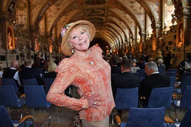 Elke SOMMER actress, single picture, cut single motive, half figure, half figure award of the Bavarian Order of Merit in the Antiquarium of the Munich Residence on 22 07 2019,