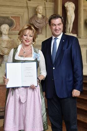 Lisa Fitz and Markus Söder at the award of the Bavarian Order of Merit 2019 in the Antiquarium of the Munich Residenz Munich, 22 07 2019 Foto:xB.xInsingerx xFuturexImage
