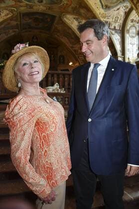 Elke Sommer and Markus Söder at the award of the Bavarian Order of Merit 2019 in the Antiquarium of the Munich Residenz Munich, 22 07 2019 Foto:xB.xInsingerx xFuturexImage