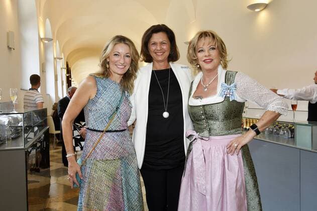 Monika Gruber, Ilse Aigner and Lisa Fitz at the award of the Bavarian Order of Merit 2019 in the Antiquarium of the Munich Residenz Munich, 22 07 2019 Foto:xB.xInsingerx xFuturexImage