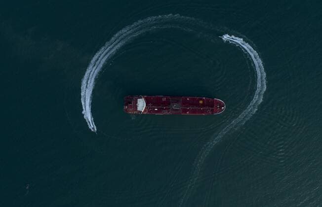 (190722) -- TEHRAN, July 22, 2019 (Xinhua) -- The photo released on July 21, 2019 shows the British oil tanker Stena Impero surrounded by Iranian Revolutionary Guard near the Strait of Hormuz, Iran. Iran s Islamic Revolution Guard Corps (IRGC) seized the British oil tanker Stena Impero last Friday in the Strait of Hormuz for what it called failing to respect the international maritime rules while passing through the strait . (Morteza Akhoundi ISNA Handout via Xinhua) IRAN-STRAIT OF HORMUZ-BRITISH OIL TANKER 