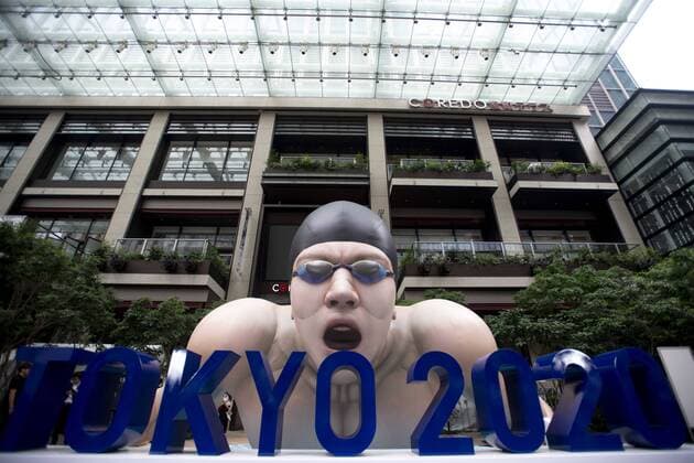 News Themen der Woche KW30 News Bilder des Tages July 23, 2019 - Tokyo, Tokyo, Japan - A sculpture of an athlete is unveiled in Tokyo s Nihombashi district on July 23, 2019, a day before the marking of the one year countdown to the Tokyo Olympics opening ceremony. Tokyo Japan  - ZUMAn230 20190723_zaa_n230_048 Copyright: xAlessandroxDixCiommox