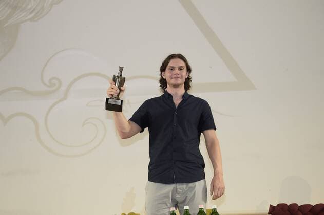 Giffoni Vallepiana Giffoni Festival 2019 Evan Peters with the Prize (Pool), In the picture: Evan Peters  Copyright: xVincenzoxLandix xIPAx xVincenzoxLandix