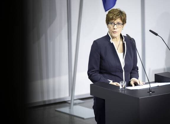 News Bilder des Tages Die neue Bundesverteidigungsministerin Annegret Kramp Karrenbauer, CDU, aufgenommen waehrend ihrer Rede im Anschluss an ihre Vereidigung im Rahmen der 109. Sitzung des Deutschen Bundestages in der Halle des Paul-Loebe-Haus. Berlin, 24.07.2019. Berlin Deutschland *** The new Federal Defense Minister Annegret Kramp Karrenbauer, CDU, was admitted during her speech following her swearing-in at the 109th session of the German Bundestag in the hall of the Paul Loebe Haus Berlin, 24 07 2019 Berlin Germany Copyright: xJaninexSchmitz photothek.netx