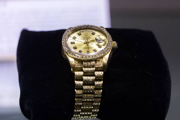 Mexico City, Mexico July 23, 2019 - Jewels seized by Mexican authorities from drug dealers are displayed before these are auctioned at the Los Pinos Cultural Center and former residence of the president - rolex watch MEXIQUE, NARCOS MEXICAINS, CARTEL DE LA DROGUE, CARTELS, BIJOUX, VENTE AUX ENCHERES, ARGENT, RICHESSE, ORGANISATION CRIMINELLE, CRIME ORGANISE, AMERIQUE LATINE, SAISIS, OPULENCE, DIAMANTS, OR, ARGENT, SOCIETE, LUXE, EXUBERANCE, FORTUNE, BARON DE LA DROGUE, TRAFIQUANTS DE DROGUE, RESEAU CRIMINEL, MONTRE ROLEX, Copyright: xVincentxIsorex