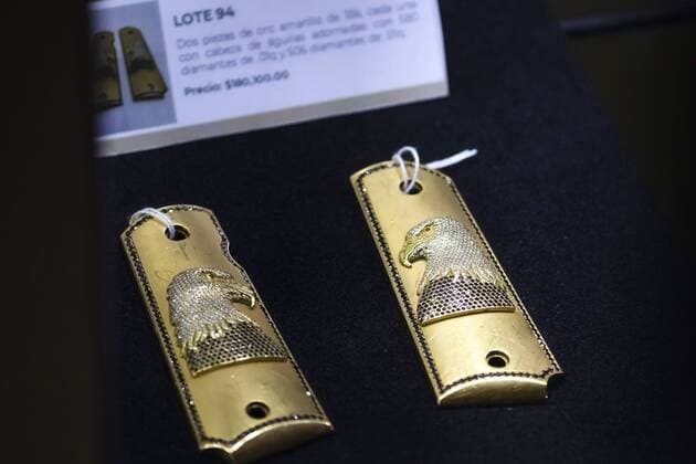 Mexico City, Mexico July 23, 2019 - Jewels seized by Mexican authorities from drug dealers are displayed before these are auctioned at the Los Pinos Cultural Center and former residence of the president MEXIQUE, NARCOS MEXICAINS, CARTEL DE LA DROGUE, CARTELS, BIJOUX, VENTE AUX ENCHERES, ARGENT, RICHESSE, ORGANISATION CRIMINELLE, CRIME ORGANISE, AMERIQUE LATINE, SAISIS, OPULENCE, DIAMANTS, OR, ARGENT, SOCIETE, LUXE, EXUBERANCE, FORTUNE, BARON DE LA DROGUE, TRAFIQUANTS DE DROGUE, RESEAU CRIMINEL, Copyright: xVincentxIsorex