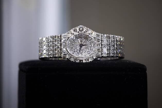 Mexico City, Mexico July 23, 2019 - Jewels seized by Mexican authorities from drug dealers are displayed before these are auctioned at the Los Pinos Cultural Center and former residence of the president - A Piaget men s watch, made of 18-carat white gold and with more than 220 diamonds embedded, the most expensive piece offered at the auction, with a starting price of two million 953 thousand 700 mexican pesos MEXIQUE, NARCOS MEXICAINS, CARTEL DE LA DROGUE, CARTELS, BIJOUX, VENTE AUX ENCHERES, ARGENT, RICHESSE, ORGANISATION CRIMINELLE, CRIME ORGANISE, AMERIQUE LATINE, SAISIS, OPULENCE, DIAMANTS, OR, ARGENT, SOCIETE, LUXE, EXUBERANCE, FORTUNE, BARON DE LA DROGUE, TRAFIQUANTS DE DROGUE, RESEAU CRIMINEL, PIAGET, DIAMANTS, MONTRE SUISSE Copyright: xVincentxIsorex