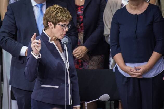 News Themen der Woche KW30 News Bilder des Tages Berlin, Sondersitzung des deutschen Bundestags Deutschland, Berlin - 24.07.2019: Im Bild ist Annegret Kramp-Karrenbauer (Bundesministerin der Verteidigung, CDU) während der Vereidigung im provisorischen Plenarsaal im Paul-Löbe-Haus zu sehen. Berlin Bundestag Berlin Deutschland *** Berlin, special session of the German Bundestag Germany, Berlin 24 07 2019 The picture shows Annegret Kramp Karrenbauer Federal Minister of Defence, CDU during the swearing-in ceremony in the provisional plenary hall of the Paul Löbe Haus Berlin Bundestag Berlin Germany
