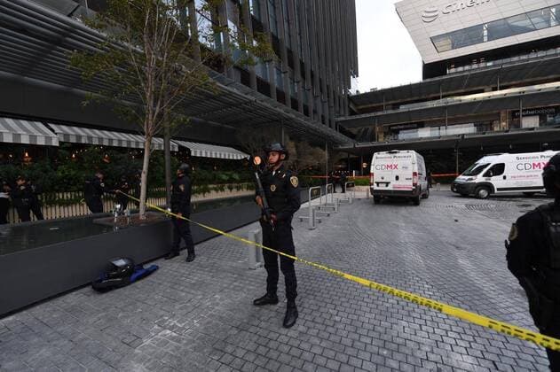 July 24, 2019 EUM20190724SOC12 JPG MEXICO CITY, ViolenceViolence Murder The afternoon of this July 24, 2019 a shooting took place in the Plaza Artz shopping mall, located south of Mexico City, which would have originated after a direct attack by a woman against a man with a firearm, in a restaurant which triggered shots in his attempt to flee the place At  - ZUMAu78_ 20190724_zaf_u78_055 Copyright: xElxUniversalx