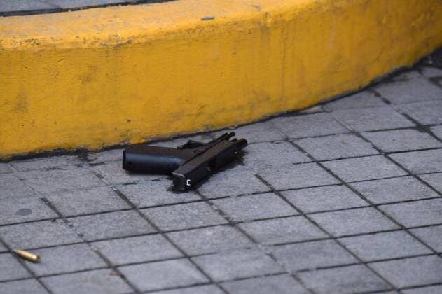 July 24, 2019 EUM20190724SOC16 JPG MEXICO CITY, ViolenceViolence Murder The afternoon of this July 24, 2019 a shooting took place in the Plaza Artz shopping center, located south of Mexico City, which would have originated after a direct attack by a woman against a man with a firearm in a restaura  - ZUMAu78_ 20190724_zaf_u78_058 Copyright: xElxUniversalx