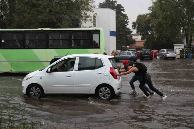July 25, 2019 EUM20190725SOC13 JPG NAUCALPAN, Mex RainLluvia Edomex Aspects of waterlogging and flooding generated by heavy rains recorded in different areas of the State of Mexico, Thursday afternoon, July 25, 2019 Photo Agency EL UNIVERSALValente RosasEELG  - ZUMAu78_ 20190725_zaf_u78_054 Copyright: xElxUniversalx