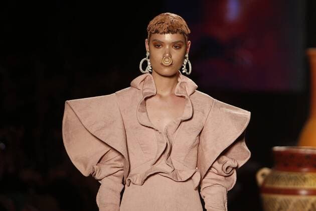 Entertainment Themen der Woche KW30 Entertainment Bilder des Tages Colombiamoda in Medellin, Alado Modenschau A model presents creations of the young designers Andres Restrepo and Alejandro Gonzalez, of the Alado brand, who were responsible for closing the 30th edition of Colombiamoda, the most important stage of the textile-clothing sector in Latin America, with a collection inspired by ceramics, in Medellin, Colombia, 25 July 2019. Alado closes edition 30 of Colombiamoda with tribute to ceramics !ACHTUNG: NUR REDAKTIONELLE NUTZUNG!  Copyright: xLuisxEduardoxNoriegax AME921 20190726-636997211394929012