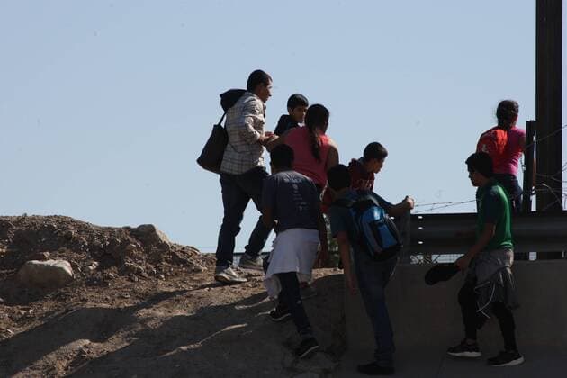 July 25, 2019, Juarez-El Paso, Mexico: Family manages to dodge the national guard and pass the Rio Grande that divides Ciudad Juarez from El Paso issues under the Santa Fe Bridge on 25 July 2019. Juarez-El Paso Mexico  - ZUMAn230 20190725_zaa_n230_316 Copyright: xDavidxPeinadox