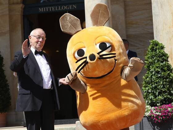 Entertainment Themen der Woche KW30 Entertainment Bilder des Tages Premiere der Bayreuther Richard-Wagner Festspiele 2019 Armin Maiwald und Die Maus , Bayreuth Deutschland Festspielhaus Bayreuth *** Premiere of the Bayreuth Richard Wagner Festival 2019 Armin Maiwald and Die Maus , Bayreuth Germany Festspielhaus Bayreuth