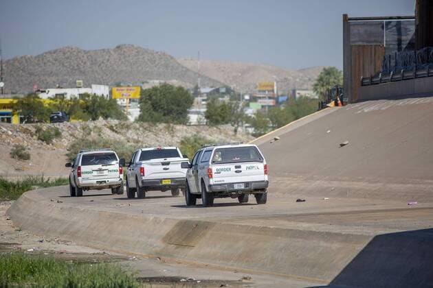 Border Patrol trucks travel across Mexico s border with the United States to stop migrants trying to cross. July 25, 2019.  JairxCabreraxTorresx xLexPictorium LePictorium_0212301