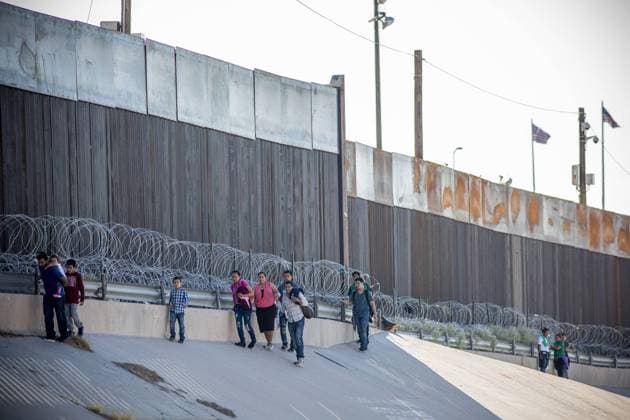 A group of Central American migrants dodged the Mexican National Guard located on the border of Ciudad Juarez Chihuahua, and crossed the Rio Grande that separates Mexico with the United States, then they were arrested by the Border Patrol. July 25, 2019.  JairxCabreraxTorresx xLexPictorium LePictorium_0212306