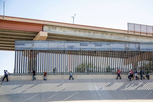 A group of Central American migrants dodged the Mexican National Guard located on the border of Ciudad Juarez Chihuahua, and crossed the Rio Grande that separates Mexico with the United States, then they were arrested by the Border Patrol. July 25, 2019.  JairxCabreraxTorresx xLexPictorium LePictorium_0212309