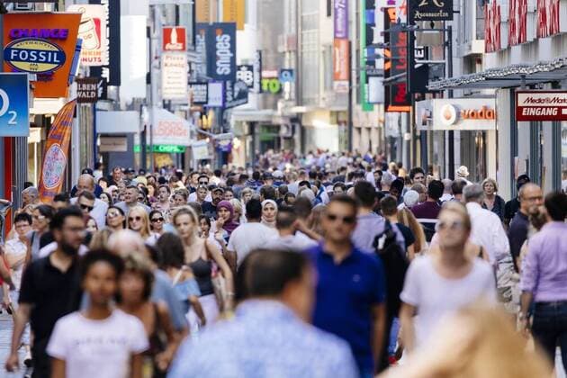 Passers-by on Hohe Straße Cologne, 25 07 2019 Foto:xC.xHardtx xFuturexImage