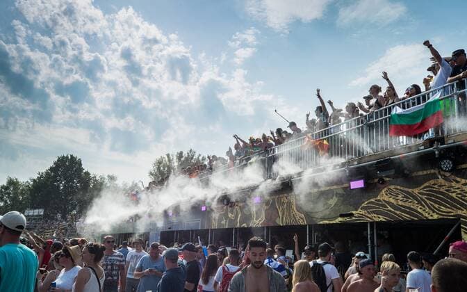 Refreshing water showers at the mainstage pictured during the first day of the second weekend of the Tomorrowland music festival, Friday 26 July 2019. The 15th edition of Tomorrowland electronic music festival takes place at the De Schorre terrain in Boom from 19 to 21 July 2019 and from 26 to 28 July 2019.  DAVIDxPINTENS 05633933