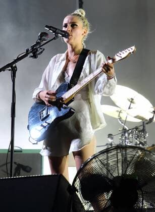 July 26, 2019, Oxford, United Kingdom: Wolf Alice headline perform on stage during the Truck Music Festival - Day One at Hall Farm, Steventon near Oxford. Oxford United Kingdom - ZUMAs197 20190726_zaa_s197_151 Copyright: xKeithxMayhewx