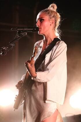 July 26, 2019, Oxford, United Kingdom: Wolf Alice headline perform on stage during the Truck Music Festival - Day One at Hall Farm, Steventon near Oxford. Oxford United Kingdom - ZUMAs197 20190726_zaa_s197_163 Copyright: xKeithxMayhewx