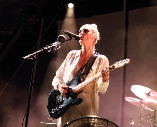 July 26, 2019, Oxford, United Kingdom: Wolf Alice headline perform on stage during the Truck Music Festival - Day One at Hall Farm, Steventon near Oxford. Oxford United Kingdom - ZUMAs197 20190726_zaa_s197_169 Copyright: xKeithxMayhewx