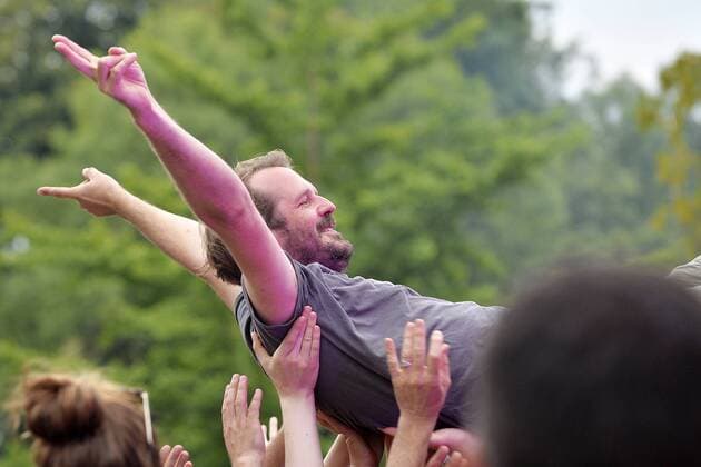 Music festival Heimspiel Knyphausen 26 28 July 2019 , concert of the band Gurr on 26 July 2019 Gisbert zu Knyphausen, host of the festival, at the stage diving during the performance of the band Gurr at the music festival Heimspiel Knyphausen 2019 Eltville am Rhein Hessen Germany Draiser Hof