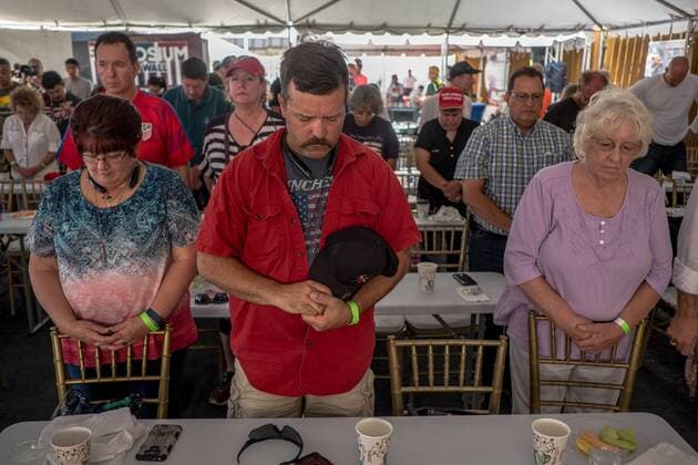 July 27, 2019, Sunland Park, New Mexico, USA: KAT MALEY, left, GREG MALEY, center, both from Silver City, New Mexico, and JEANNE LINN, right, of Maui, Hawaii, pray during the start of the Symposium at The Wall event next to the privately-funded fence along the U.S.-Mexico border in Sunland Park, New Mexico. Sunland Park USA - ZUMAj106 20190727_zap_j106_006 Copyright: xJoelxAngelxJuarezx