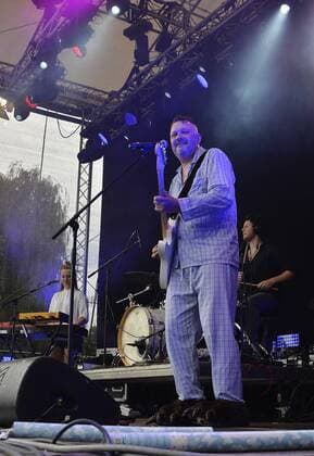 Music festival Heimspiel Knyphausen 26 28 July 2019 , concert of the band Fortuna Ehrenfeld on 28 July 2019 Martin Bechler, singer of the band Fortuna Ehrenfeld Mitte , Jenny Thiele Keyboard, vocals li and Paul Leonhard Weißert re , at the music festival Heimspiel Knyphausen 2019 Eltville am Rhein Hessen Germany Draiser Hof