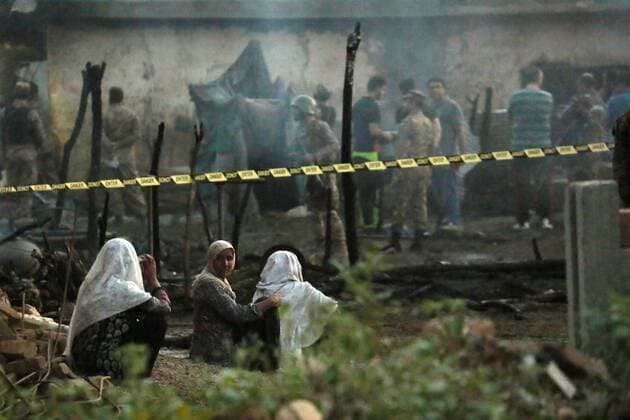 News Themen der Woche KW31 (190730) -- RAWALPINDI, July 30, 2019 -- Security officials examine the plane crash site on the outskirts of Rawalpindi, Pakistan, on July 30, 2019. A trainer plane of Pakistani army crashed at a residential area on early Tuesday morning in Pakistan s eastern district of Rawalpindi, killing at least 12 persons and leaving 10 others injured, local media and military said. ) PAKISTAN-RAWALPINDI-PLANE-CRASH AhmadxKamal 