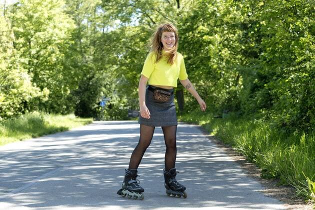 Portrait of laughing young woman with inline skates model released Symbolfoto  FLLF00235
