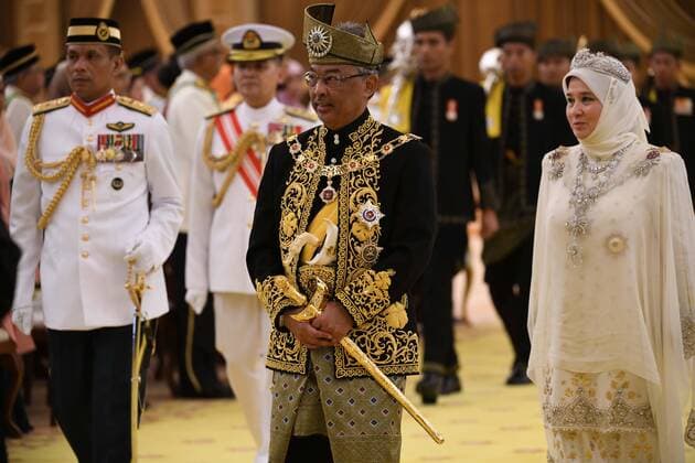 Entertainment Themen der Woche KW31 Entertainment Bilder des Tages (190730) -- KUALA LAMPUR, July 30, 2019 () -- Malaysia s King Sultan Abdullah Sultan Ahmad Shah (C) attends the coronation ceremony at the National Palace in Kuala Lumpur, Malaysia, July 30, 2019. Sultan Abdullah Sultan Ahmad Shah was formally installed as Malaysia s new king on Tuesday, as part of a grand ceremony marking the event held at the National Palace in Kuala Lumpur. (Information Department of Malaysia Handout via ) MALAYSIA-KUALA LAMPUR-KING-CORONATION Xinhua 