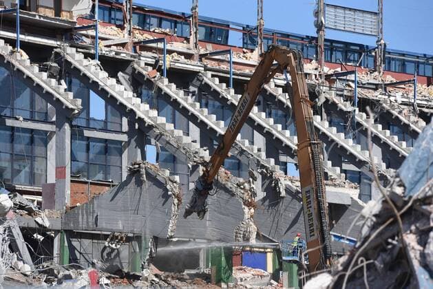 August 1, 2019, Madrid, Madrid, Spain: A mechanical digger demolishes the Vicente Calderon stadium..Spanish football club Atletico Madrid makes 182 million euros from sale of three plots of land of the old stadium area. These have been purchased by Azora, CBRE, Vivenio, Renta Corporacion and APG. They will be used for the construction of about 400 homes and common areas. Madrid Spain - ZUMAs197 20190801_zab_s197_068 Copyright: xJohnxMilnerx