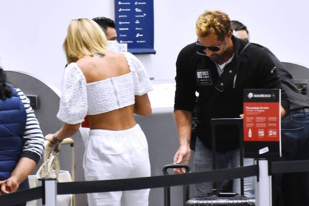 Irina Baeva und Gabriel Soto am Flughafen von Mexiko-Stadt Irina Baeva and Gabriel Soto in Mexico City Airport MEXICO CITY, MEXICO - AUGUST 1: Actor Gabriel Soto and his girlfriend actress Irina Baeva during the documenting luggage before boarding the plane to Cancun at Mexico City International Airport on August 1, 2019 in Mexico City, Mexico  Copyright: xx EYE3595