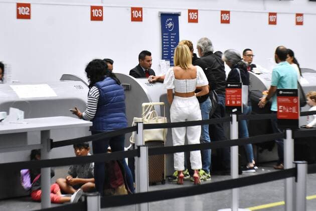 Irina Baeva und Gabriel Soto am Flughafen von Mexiko-Stadt Irina Baeva and Gabriel Soto in Mexico City Airport MEXICO CITY, MEXICO - AUGUST 1: Actor Gabriel Soto and his girlfriend actress Irina Baeva during the documenting luggage before boarding the plane to Cancun at Mexico City International Airport on August 1, 2019 in Mexico City, Mexico  Copyright: xx EYE3655