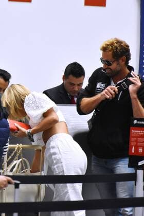 Irina Baeva und Gabriel Soto am Flughafen von Mexiko-Stadt Irina Baeva and Gabriel Soto in Mexico City Airport MEXICO CITY, MEXICO - AUGUST 1: Actor Gabriel Soto and his girlfriend actress Irina Baeva during the documenting luggage before boarding the plane to Cancun at Mexico City International Airport on August 1, 2019 in Mexico City, Mexico  Copyright: xx EYE3700