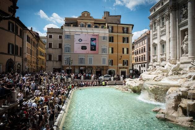Italy: Thousands of tourist spots in Rome Tourists around the city l Thousands of tourists visit the monuments of the capital every day in the pictured Fonta Di trevion. Rome Italy Italy  AndreaxRonchini