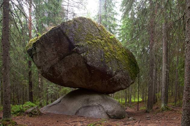 Rock in balance, Kummakivi, Ruokolahti, Etelä Karjala, Finland, Europe Copyright: imageBROKER/ThomasxJentzsch ibltje04936904.jpg