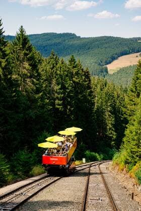 Mellenbach-Glasbach , 270719 , DB RegioNetz Verkehrs GmbH Oberweißbacher Berg- und Schwarzatalbahn Im Bild: DB RegioNetz Verkehrs GmbH Oberweißbacher Berg- und Schwarzatalbahn *** Mellenbach Glasbach , 270719 , DB RegioNetz Verkehrs GmbH Oberweißbacher Berg und Schwarzatalbahn In the picture DB RegioNetz Verkehrs GmbH Oberweißbacher Berg und Schwarzatalbahn