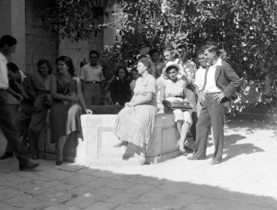 Photograph of Zionist activities in Palestine Photograph of Zionist activities in Palestine a co-educational group at the Hebrew University in Jerusalem. Dated 1930 Copyright: xPhoto12 AnnxRonanxPicturexLibraryx ARP18A25049