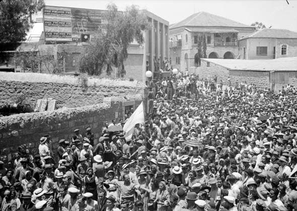 Photograph of a Crowd outside Edsen Cinema Photograph of a Crowd outside Edsen Cinema hearing the address by Yitzhak Ben-Zvi (1884-1963) Labour Zionist leader and president of Israel, Jerusalem. Dated 1936 Copyright: xPhoto12 AnnxRonanxPicturexLibraryx ARP18A25200